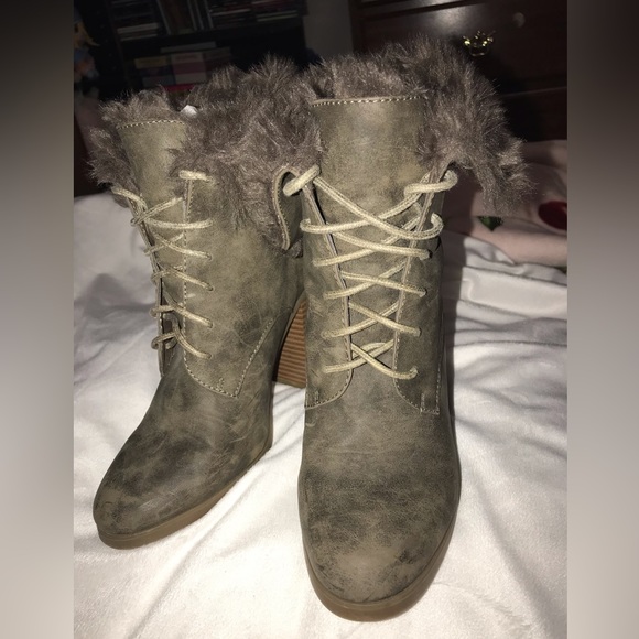 Cute Fur High Heel Boots - Picture 2 of 10